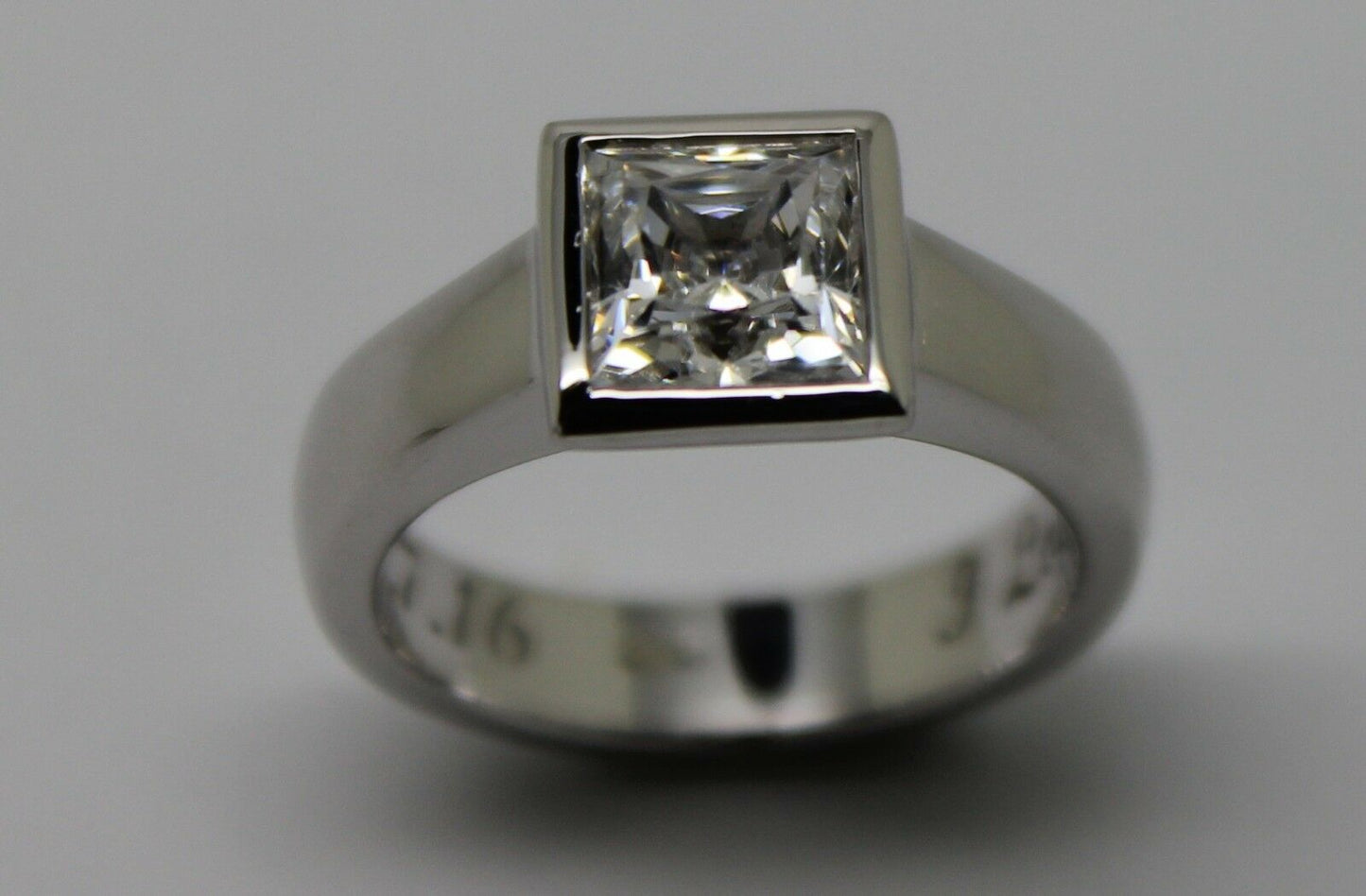 Genuine 9ct 375 Solid White Gold Heavy Solid Princess Cut Ring