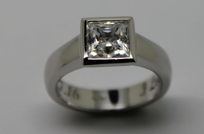 Genuine 9ct 375 Solid White Gold Heavy Solid Princess Cut Ring