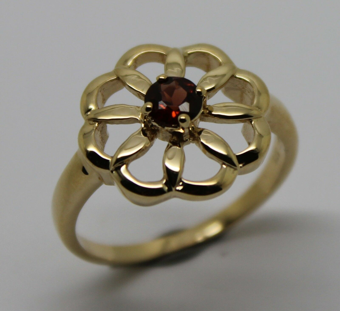 Size Q 9ct Yellow Gold Red Garnet January Birthstone Flower Ring