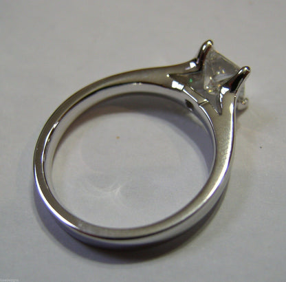 Genuine 18ct 750 White Gold 1ct Princess Cut Cubic Zirconia Ring