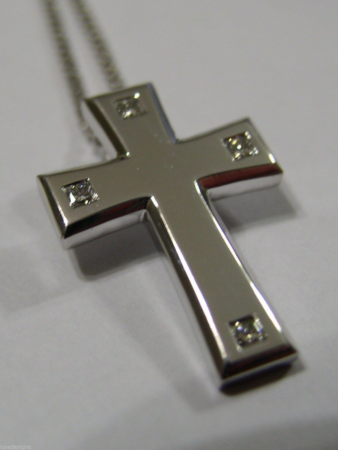 Genuine 18ct 750 White Gold Crucifix Cross And Genuine Diamond Pendant
