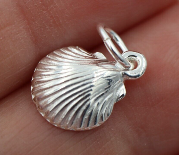 Sterling Silver Small 3D Long Sea Shell Clam Seashell Pendant /Charm -Free post